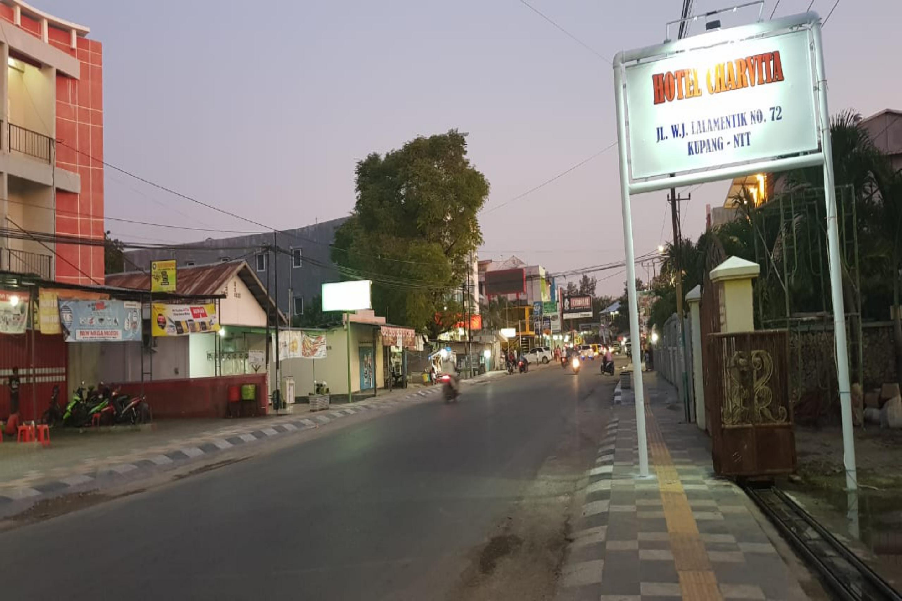 Super Oyo 2320 Hotel Charvita Kupang  Exterior foto